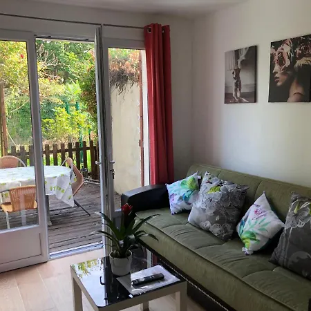 F2 Avec Terrasse Saint-Denis (Seine-Saint-Denis)